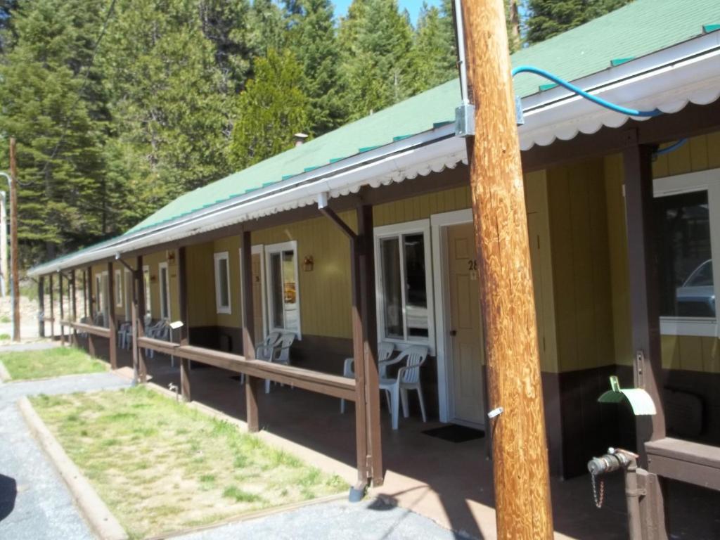 White Chief Mountain Lodge Fish Camp Eksteriør bilde